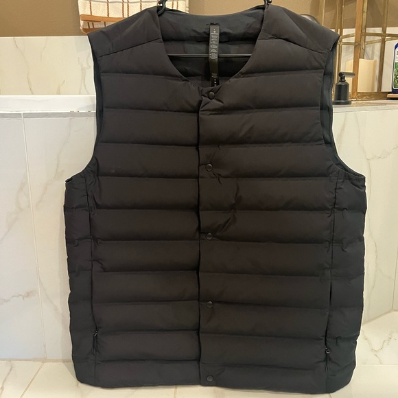 Lululemon Black Men’s Puffer Vest - Picture 1 of 4